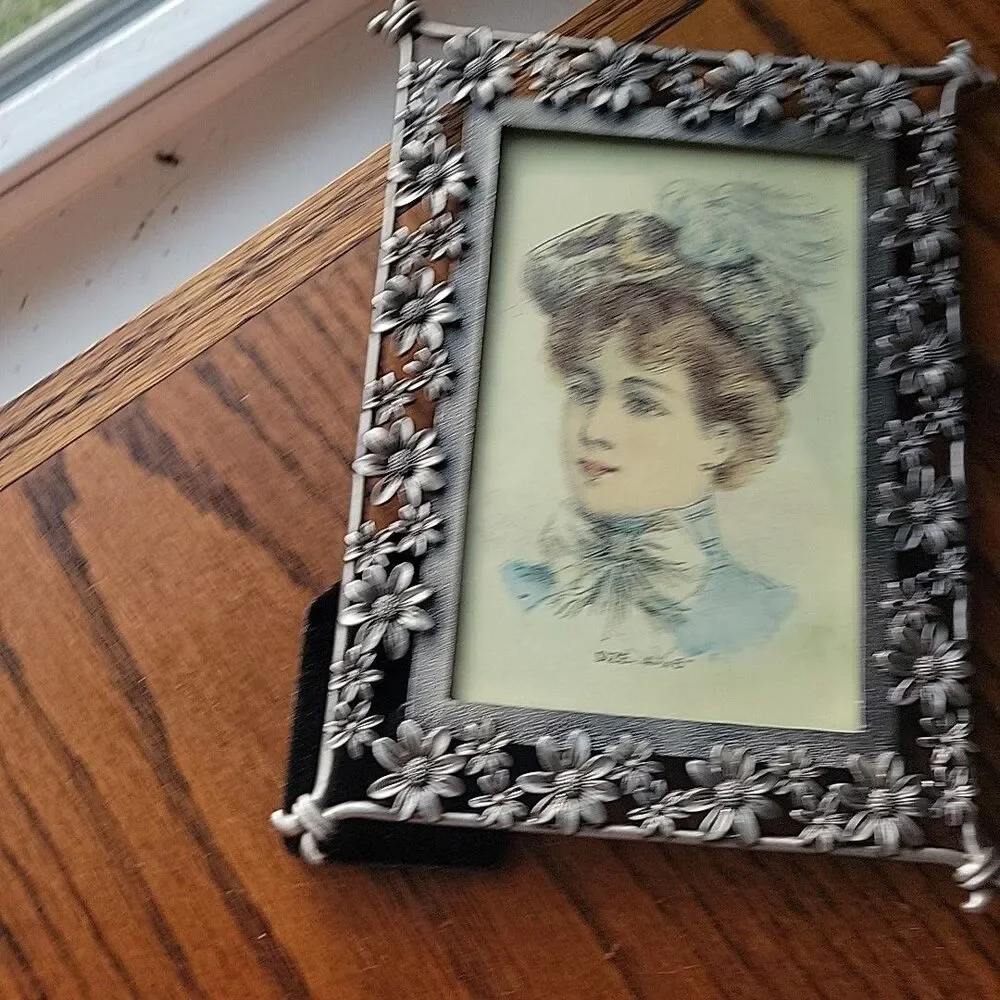 Vtg Beautiful Pewter Silver Tone Farmhouse Daisy's Floral Design 4x6 Photo Frame